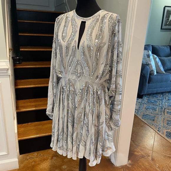 Glamorous dress - Picture 5 of 5